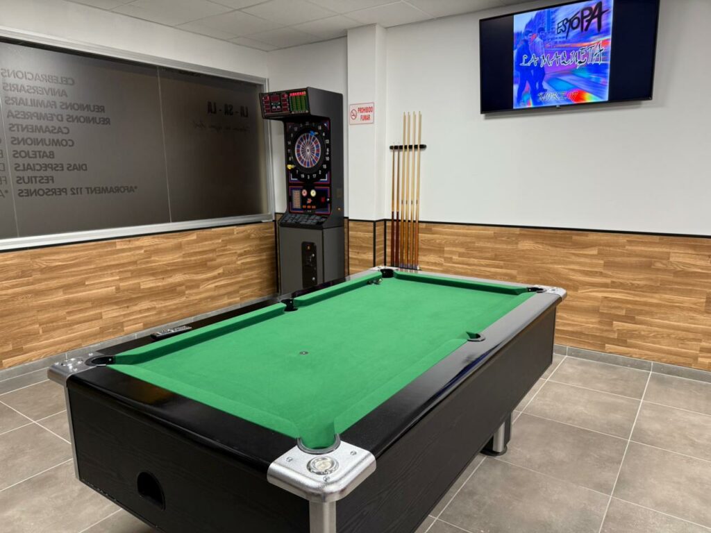 Mesa de billar en La-Sa-La
