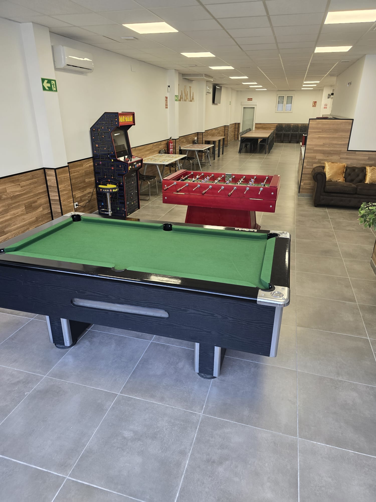 Tarta y decoración para fiesta infantil